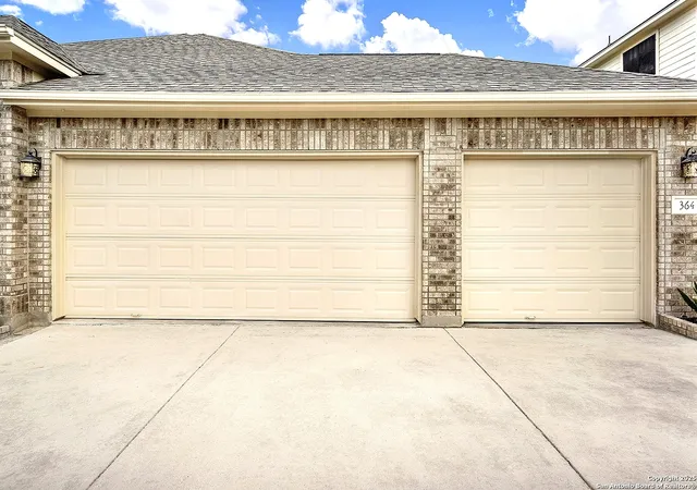 Photo 4 of Sale Pending at 364 Brush Trl Bnd, Cibolo, TX 78108 | MLS# 1894733 | Listing updated on 2025-10-16