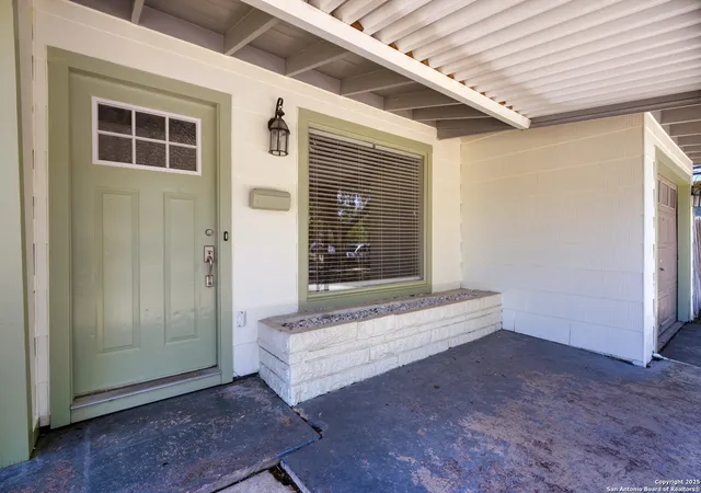 Photo 3 of Sale Pending at 342 Burwood, San Antonio, TX 78213 | MLS# 1894748 | Listing updated on 2026-01-11