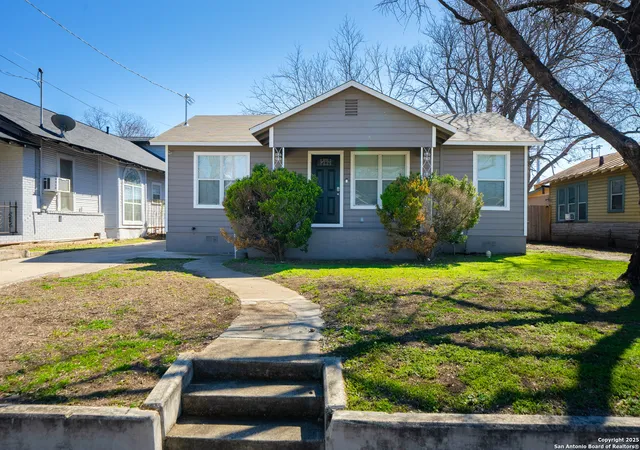 Photo 2 of Sale Pending at 330 Givens Ave, San Antonio, TX 78204 | MLS# 1894777 | Listing updated on 2025-12-10