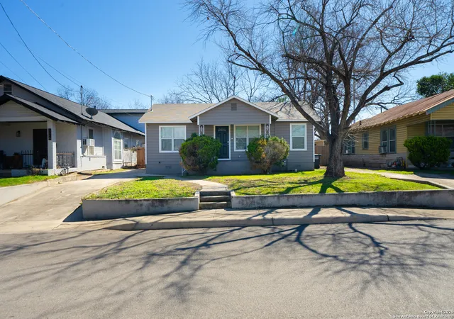 Photo 3 of Sale Pending at 330 Givens Ave, San Antonio, TX 78204 | MLS# 1894777 | Listing updated on 2025-12-10