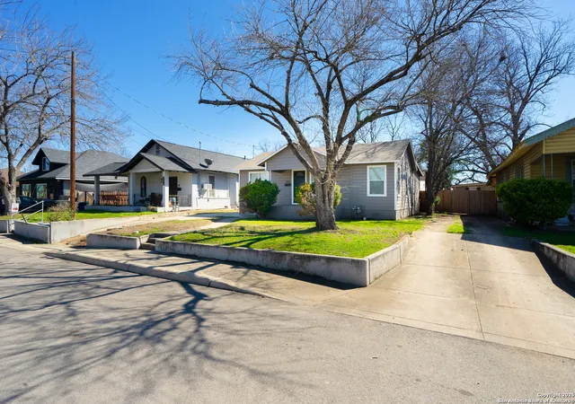 Photo 3 of Sale Pending at 330 Givens Ave, San Antonio, TX 78204 | MLS# 1894777 | Listing updated on 2025-12-10
