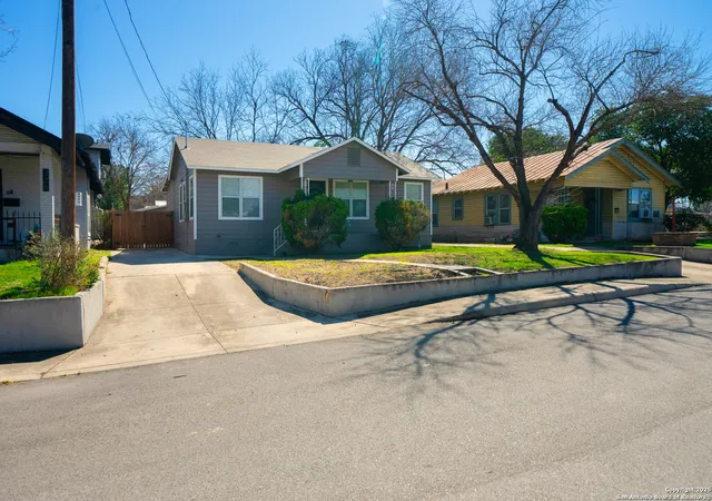 Photo 4 of Sale Pending at 330 Givens Ave, San Antonio, TX 78204 | MLS# 1894777 | Listing updated on 2025-12-10