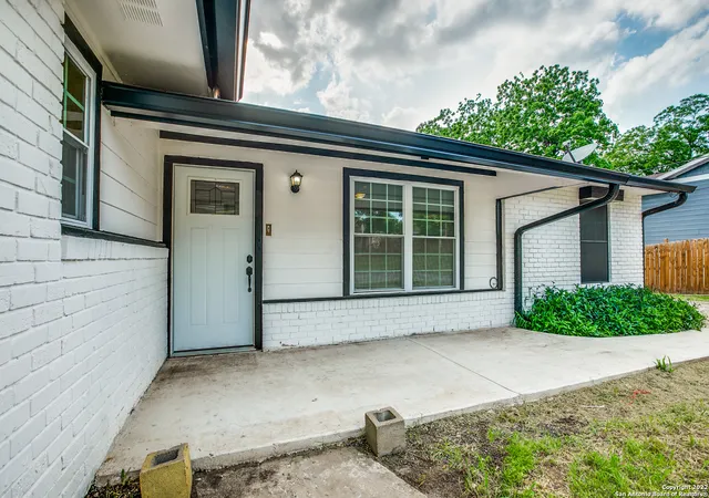 Photo 2 of Sale Pending at 211 Stardust, San Antonio, TX 78228 | MLS# 1894807 | Listing updated on 2026-04-21