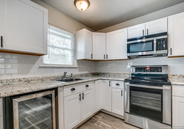 Photo 4 of Sale Pending at 211 Stardust, San Antonio, TX 78228 | MLS# 1894807 | Listing updated on 2026-04-21