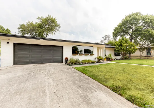 Photo 3 of Sale Pending at 207 Meadowood Lane, San Antonio, TX 78216 | MLS# 1894935 | Listing updated on 2025-09-22