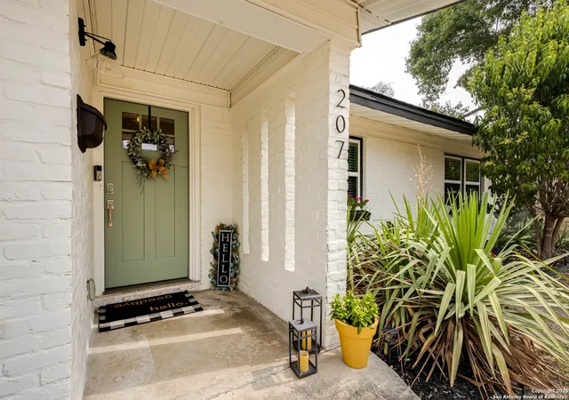 Photo 3 of Sale Pending at 207 Meadowood Lane, San Antonio, TX 78216 | MLS# 1894935 | Listing updated on 2025-09-22