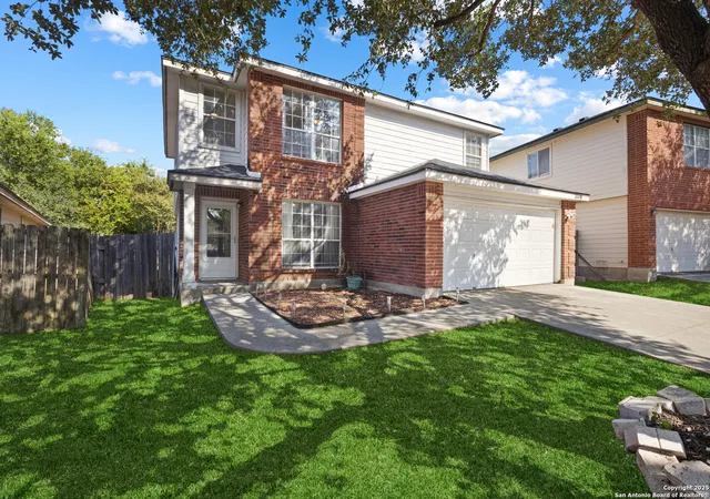 Photo 2 of Sale Pending at 7119 Still Hollow Dr, San Antonio, TX 78244 | MLS# 1894978 | Listing updated on 2025-09-17