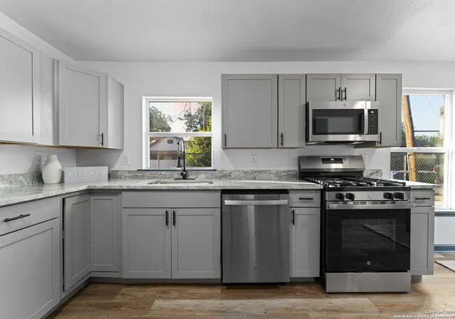 Photo 4 of Sale Pending at 2602 S Olive St, San Antonio, TX 78210 | MLS# 1894998 | Listing updated on 2025-11-02