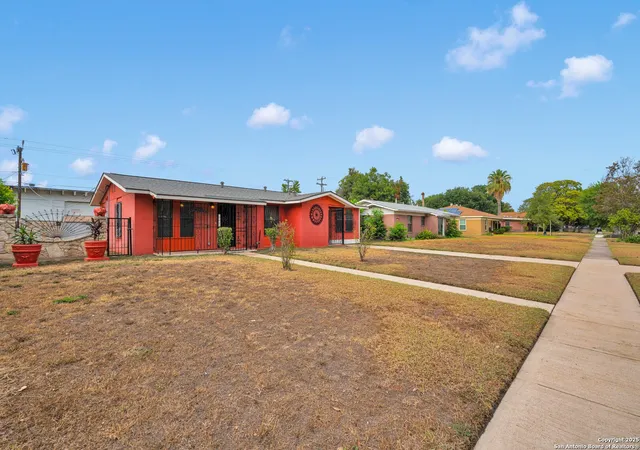 Photo 2 of Sale Pending at 1718 Mccauley, San Antonio, TX 78224 | MLS# 1895048 | Listing updated on 2025-11-08