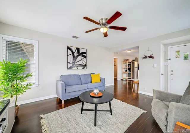 Photo 1 of Sale Pending at 266 Northill, San Antonio, TX 78201 | MLS# 1895108 | Listing updated on 2026-03-30