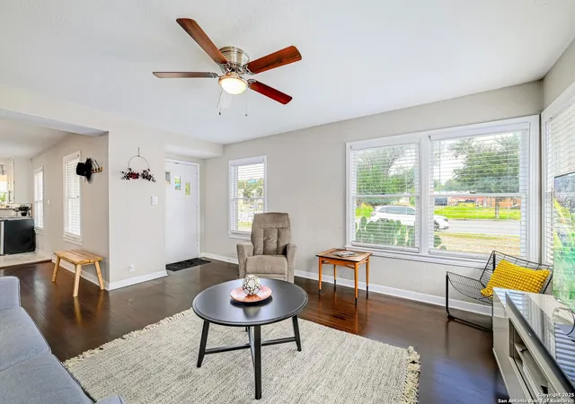 Photo 3 of Sale Pending at 266 Northill, San Antonio, TX 78201 | MLS# 1895108 | Listing updated on 2026-03-30