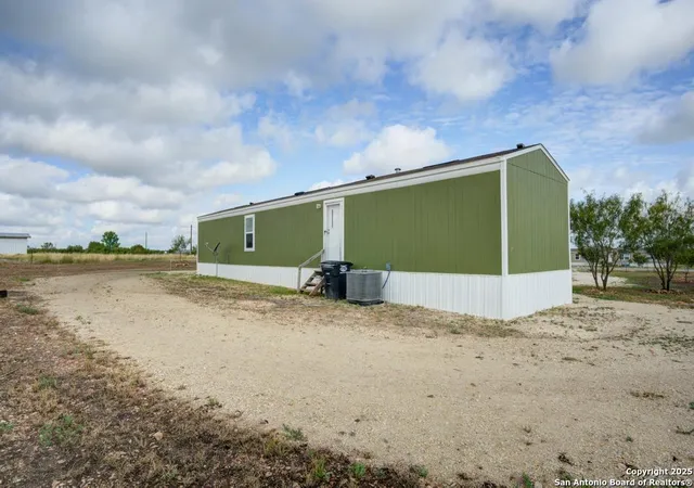 4th image of 779 Lobo, Hondo, TX 78861 | MLS# 1895193