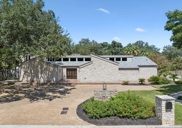 Photo 2 of Sale Pending at 111 Wickford Way, San Antonio, TX 78213 | MLS# 1895206 | Listing updated on 2025-11-07