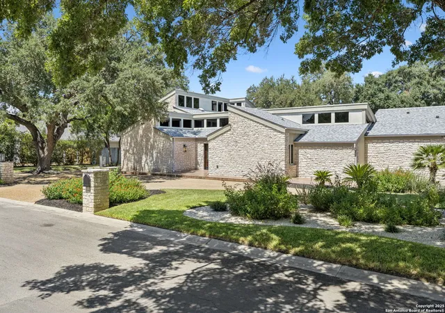 Photo 3 of Sale Pending at 111 Wickford Way, San Antonio, TX 78213 | MLS# 1895206 | Listing updated on 2025-11-07