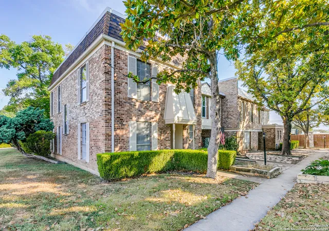 Listing Photo 4 - Condo for sale in building located at 701 Strings Dr, San Antonio, TX 78216 - Unit #BLDG J