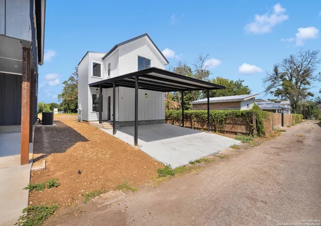 Photo 2 of Single family home for sale at 814 N Olive #1, San Antonio, TX 78202 | MLS# 1895220 | Listing updated on 2025-12-19