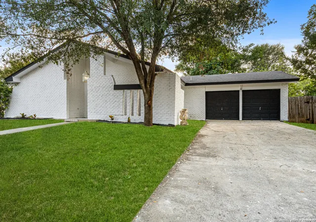 Photo 1 of Single family home for sale at 5914 Forest Mill St, San Antonio, TX 78240 | MLS# 1895234 | Listing updated on 2025-11-23