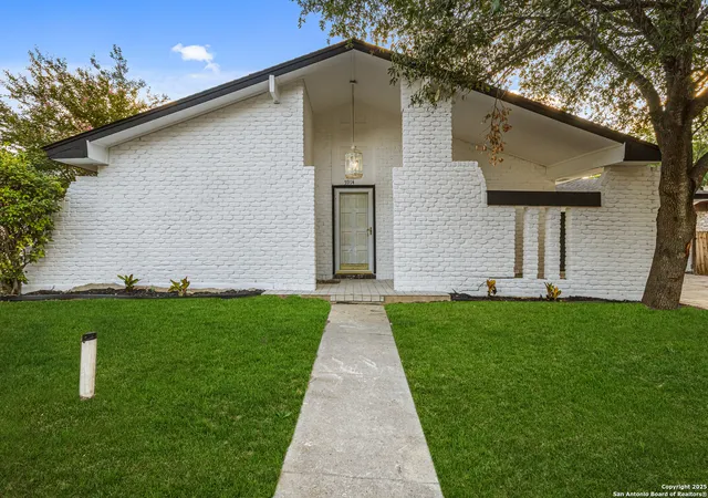 Photo 3 of Single family home for sale at 5914 Forest Mill St, San Antonio, TX 78240 | MLS# 1895234 | Listing updated on 2025-11-23