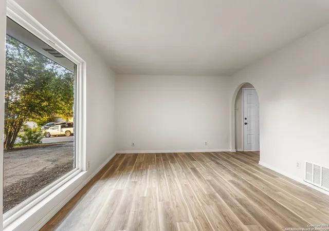 Photo 3 of Single family home for sale at 5914 Forest Mill St, San Antonio, TX 78240 | MLS# 1895234 | Listing updated on 2025-11-23