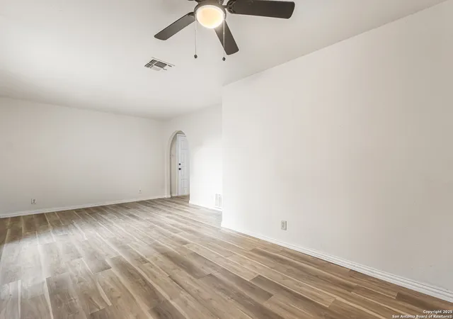 Photo 4 of Single family home for sale at 5914 Forest Mill St, San Antonio, TX 78240 | MLS# 1895234 | Listing updated on 2025-11-23