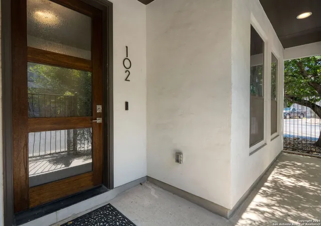Photo 3 of Condo for sale at 825 N Saint Mary's Street #102, San Antonio, TX 78205 | MLS# 1895240 | Listing updated on 2025-10-24