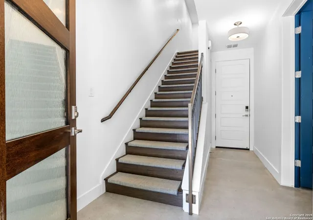 Listing Photo 4 - Condo for sale in building located at 825 N Saint Mary'S St, San Antonio, TX 78205 - Unit #102