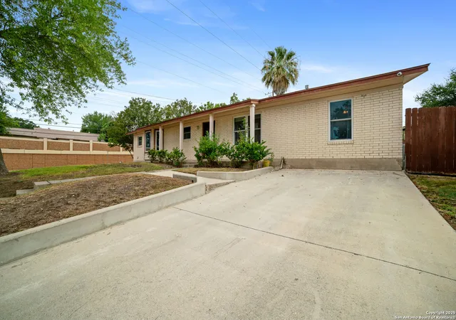Photo 1 of Single family home for sale at 279 Chesswood, San Antonio, TX 78228 | MLS# 1895275 | Listing updated on 2025-10-10