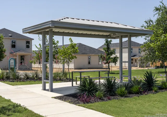 Photo 3 of Sale Pending at 4506 Otra Otra Dr, San Antonio, TX 78222 | MLS# 1895350 | Listing updated on 2025-10-16