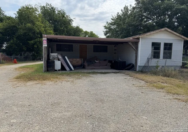 Photo 3 of Single family home for sale at 818 Schumacher, New Braunfels, TX 78130 | MLS# 1895355 | Listing updated on 2026-02-21