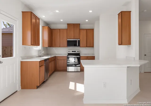 Photo 4 of Sale Pending at 4514 Otra Dr, San Antonio, TX 78222 | MLS# 1895360 | Listing updated on 2025-11-28