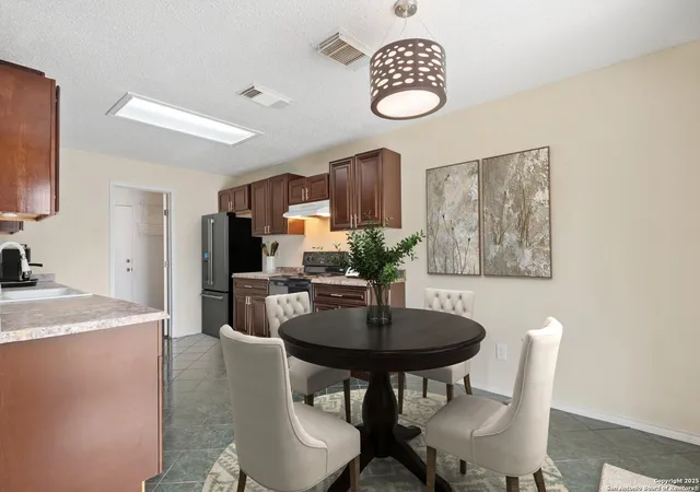 Photo 3 of Sale Pending at 7806 Larcrest Ln, San Antonio, TX 78251 | MLS# 1895435 | Listing updated on 2026-01-26