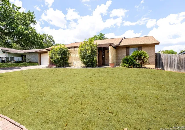 Photo 3 of Single family home for sale at 7717 Dry Canyon Trl, Live Oak, TX 78233 | MLS# 1895439 | Listing updated on 2025-10-16