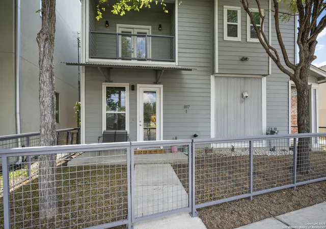 Photo 3 of Sale Pending at 1117 S Presa St #1, San Antonio, TX 78210 | MLS# 1895470 | Listing updated on 2025-12-15