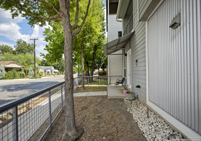 Photo 4 of Sale Pending at 1117 S Presa St #1, San Antonio, TX 78210 | MLS# 1895470 | Listing updated on 2025-12-15