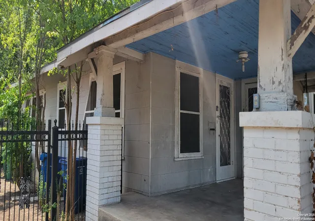 Photo 1 of Sale Pending at 1120 Rigsby, San Antonio, TX 78210 | MLS# 1895596 | Listing updated on 2025-10-02