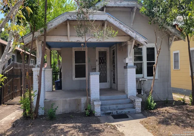 Photo 3 of Sale Pending at 1120 Rigsby, San Antonio, TX 78210 | MLS# 1895596 | Listing updated on 2025-10-02