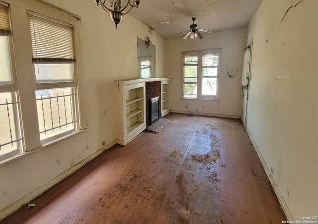 Photo 4 of Sale Pending at 1120 Rigsby, San Antonio, TX 78210 | MLS# 1895596 | Listing updated on 2025-10-02