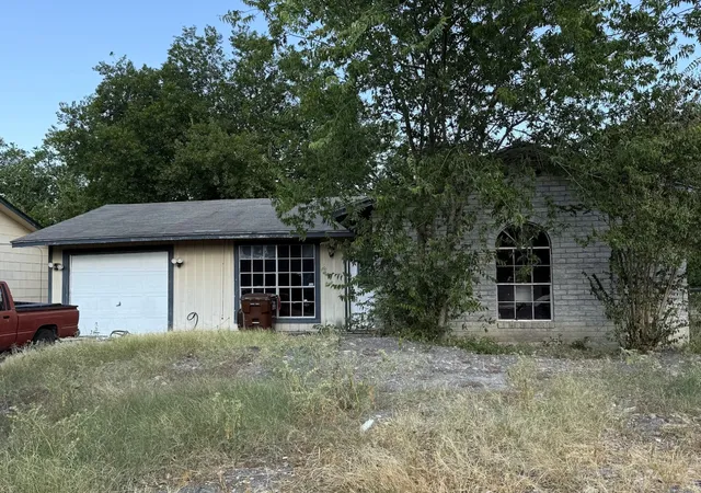 Photo 2 of Sale Pending at 8200 Glen Lark, San Antonio, TX 78239 | MLS# 1895600 | Listing updated on 2025-10-11