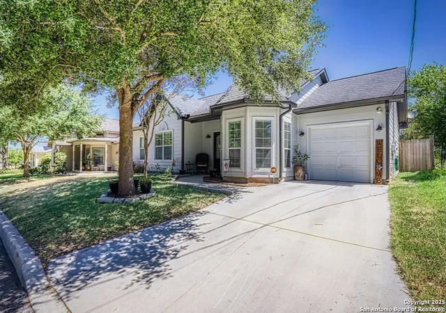 Photo 1 of Single family home for sale at 1408 S 2nd, Floresville, TX 78114 | MLS# 1895617 | Listing updated on 2025-09-06