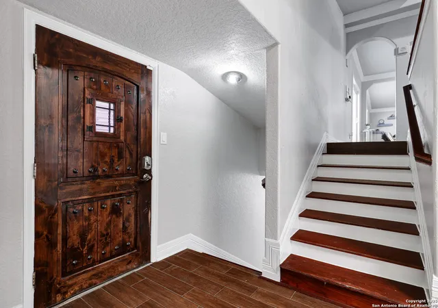 Photo 3 of Sale Pending at 2735 N Marlborough Dr, San Antonio, TX 78230 | MLS# 1895642 | Listing updated on 2025-10-18