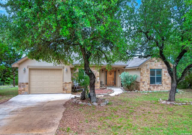 Photo 1 of Single family home for sale at 107 Garrett Way, Canyon Lake, TX 78133 | MLS# 1895688 | Listing updated on 2026-09-12