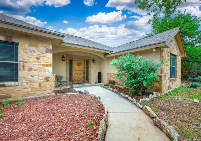 Photo 2 of Single family home for sale at 107 Garrett Way, Canyon Lake, TX 78133 | MLS# 1895688 | Listing updated on 2026-09-12