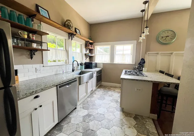 4th image of 1514 15Th, Galveston, TX 77550 | MLS# 1895696