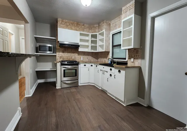 Photo 3 of Single family home for sale at 618 Storeywood, San Antonio, TX 78213 | MLS# 1895715 | Listing updated on 2025-09-26
