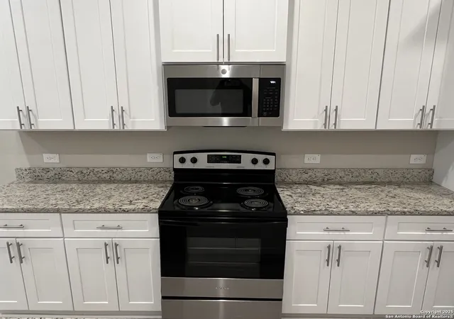 Photo 3 of Single family home for sale at 510 Carol Crest, San Antonio, TX 78220 | MLS# 1895717 | Listing updated on 2025-10-09
