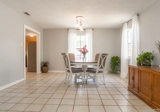 Photo 2 of Sale Pending at 530 Park Field, San Antonio, TX 78227 | MLS# 1895878 | Listing updated on 2025-09-07