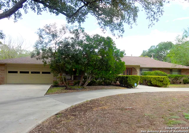 Photo 2 of Sale Pending at 309 Tamworth, San Antonio, TX 78213 | MLS# 1895893 | Listing updated on 2025-09-13