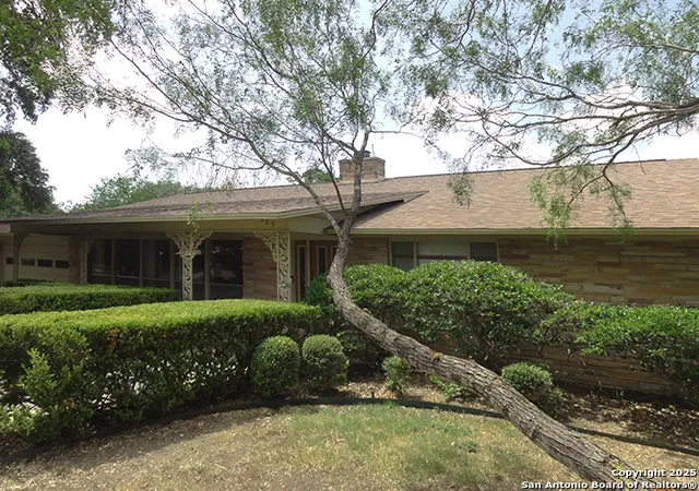 Photo 3 of Sale Pending at 309 Tamworth, San Antonio, TX 78213 | MLS# 1895893 | Listing updated on 2025-09-13