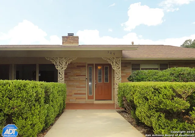 Photo 3 of Sale Pending at 309 Tamworth, San Antonio, TX 78213 | MLS# 1895893 | Listing updated on 2025-09-13