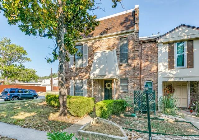 Photo 3 of Single family home for sale at 701 Strings Dr, San Antonio, TX 78216 | MLS# 1895924 | Listing updated on 2025-11-17